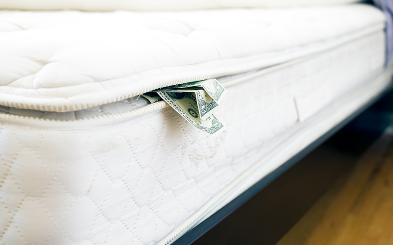 hiding-money-in-mattress