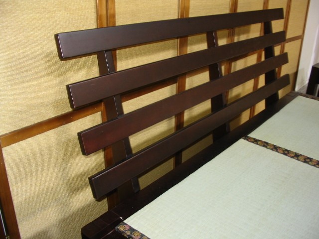 Tatami Interlocking Platform Bed: Japanese Frame Design